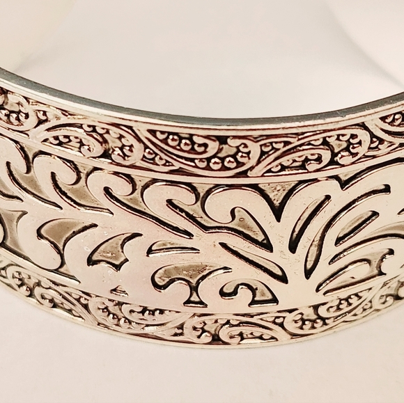 Premier Designs Monte Carlo Silverplated Cuff Bracelet Floral - Picture 3 of 6